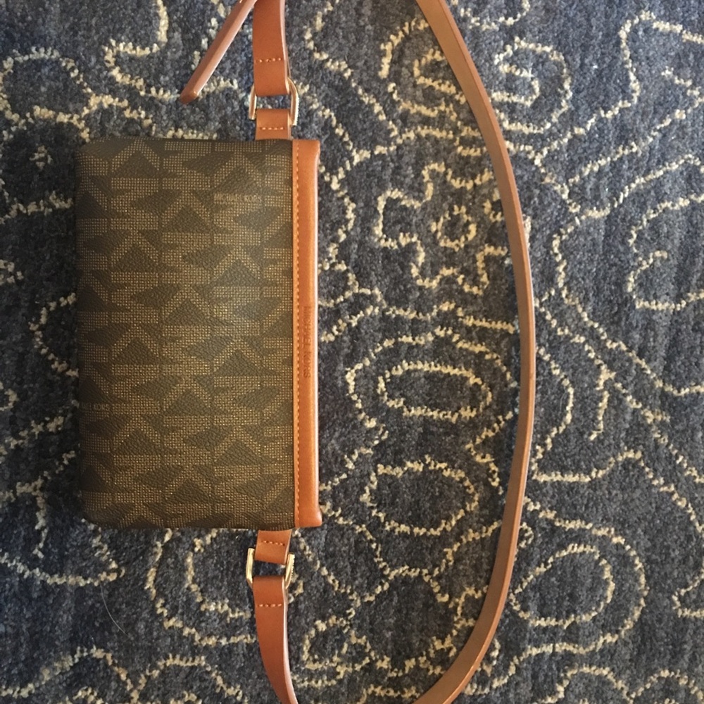 NEW w/o tags hip purse pursebag. Michael Kors.LRG